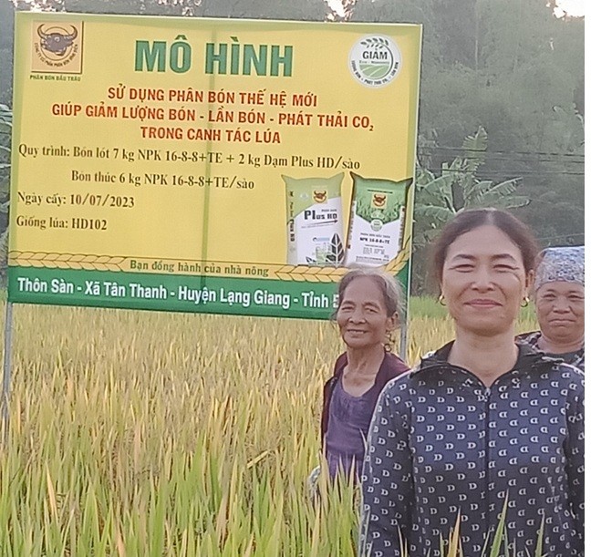 Lạng Giang: Giúp nông dân có thêm lựa chọn phân bón chất lượng cho cây trồng