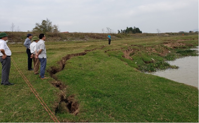 Lục Nam: Sạt lở bờ bãi sông khu vực K14+100 đê hữu Lục Nam