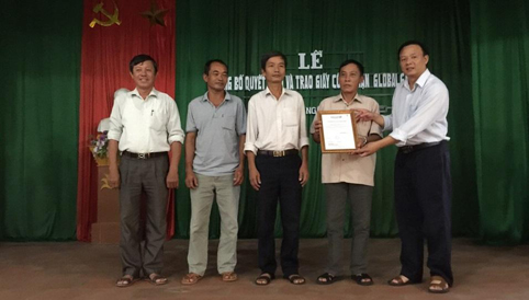  Lễ công bố quyết định và trao giấy chứng nhận GlobalGAP cho thôn Kép 1, xã Hồng Giang.